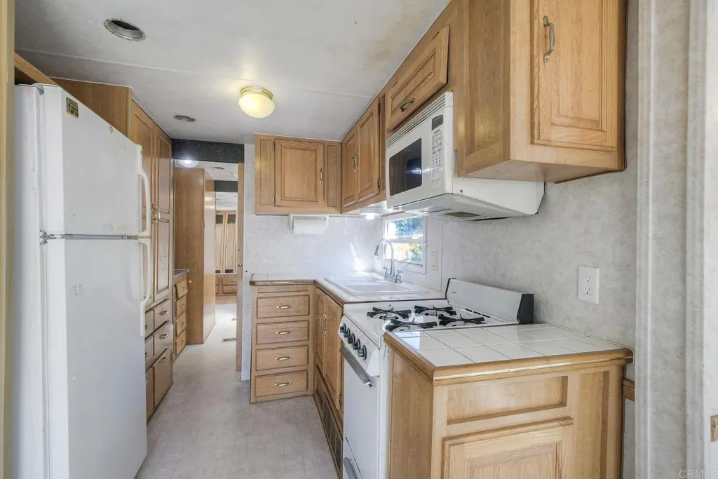 https://cdn.realtyfeed.com/cdn/127/307095923/bcb8d03b12b067efd892a3ff463e6533.webp