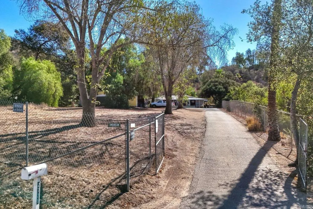 https://cdn.realtyfeed.com/cdn/127/307095923/defdd2d390e753e0fb3bfc3f5595dc12.webp