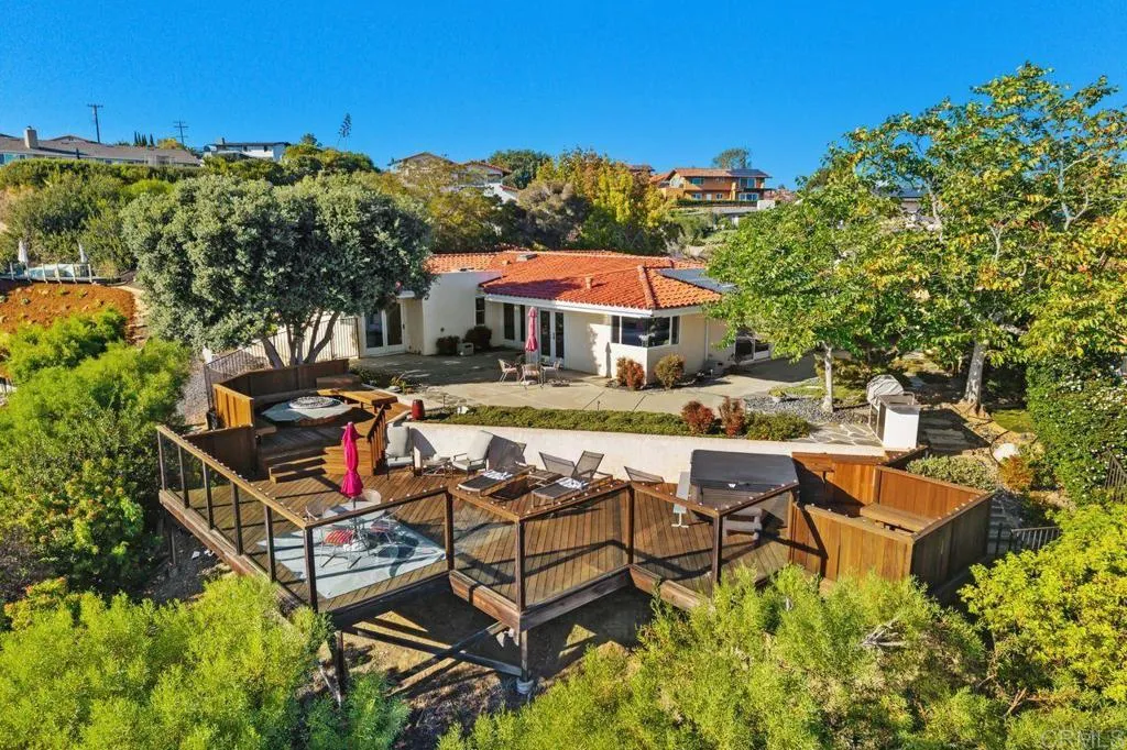 5324 Calle Vista