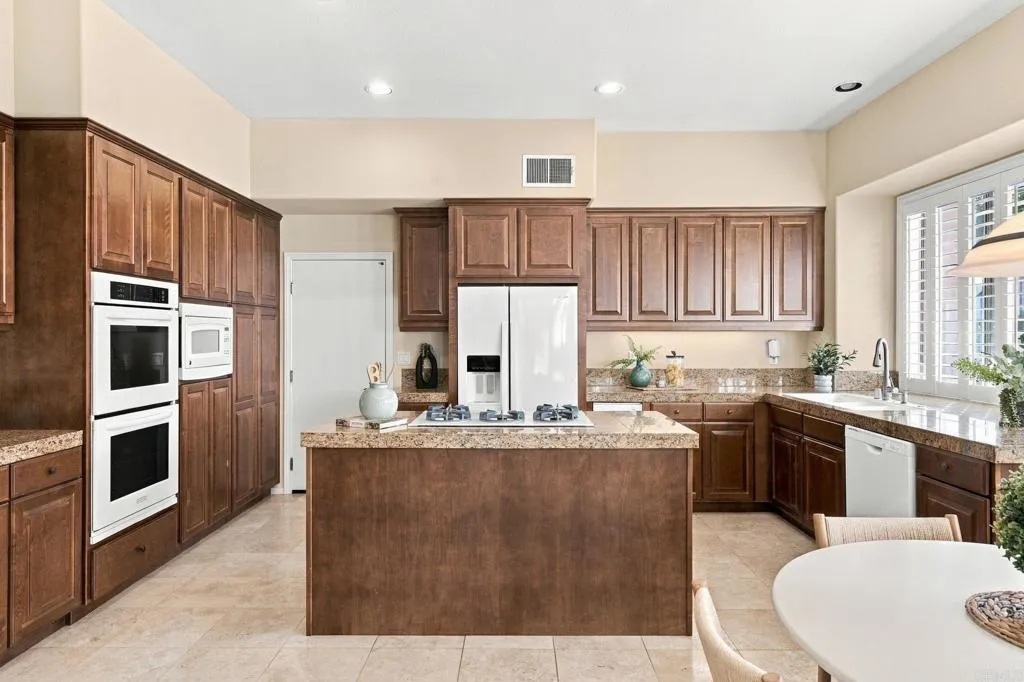 https://cdn.realtyfeed.com/cdn/127/307096183/01361a6097260d1d3a26ab599f316a6c.webp