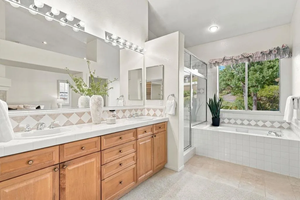 https://cdn.realtyfeed.com/cdn/127/307096183/ff7f1502b1d77a4f55347089c79ef6c6.webp
