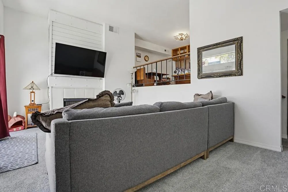 https://cdn.realtyfeed.com/cdn/127/307096338/afb7defa1de999bd91785376becbd8d6.webp
