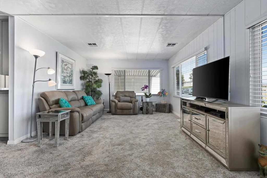 https://cdn.realtyfeed.com/cdn/127/307096435/00bf09df9c51a8fb42cbe4fc7b37a5aa.webp