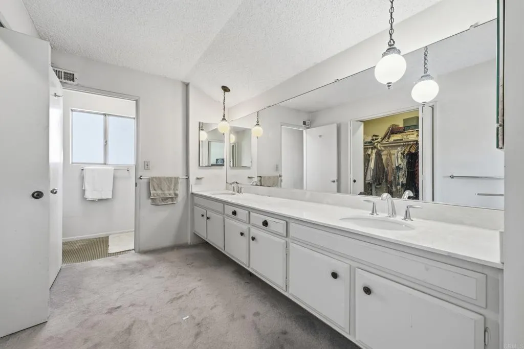 6375 Farley Drive, San Diego, CA 92122 6375 Farley Drive, San Diego, CA 92122