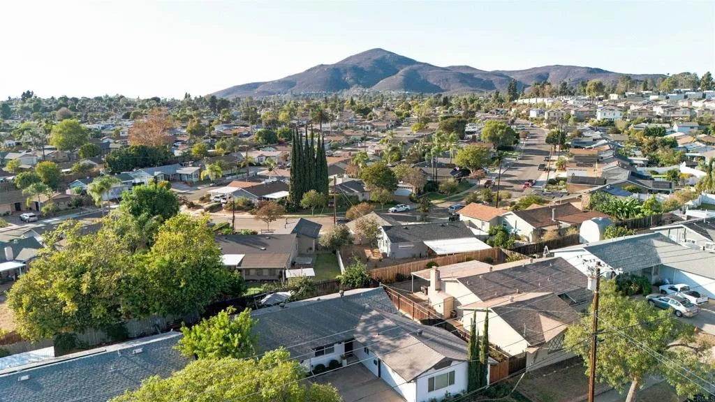https://cdn.realtyfeed.com/cdn/127/307096575/c1fa8cbd30e4f11475a8e70f75b24b9d.webp