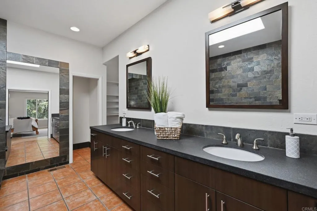 https://cdn.realtyfeed.com/cdn/127/307096657/1f8b27c8dca7aadee9b590254d685d12.webp