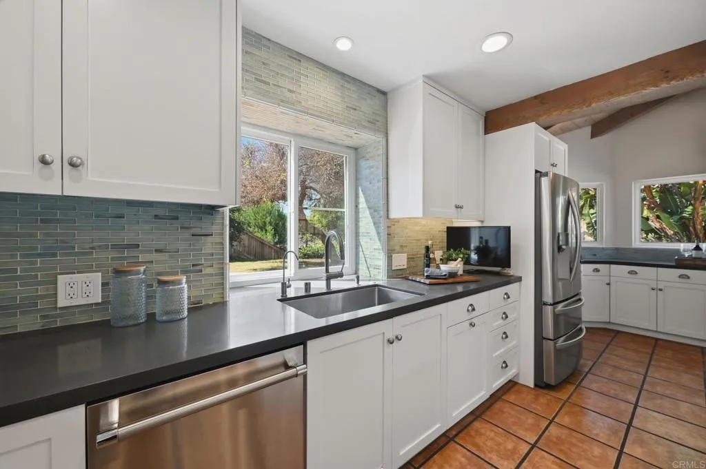 https://cdn.realtyfeed.com/cdn/127/307096657/49cef200f4138cb80b4e280415c28f8f.webp
