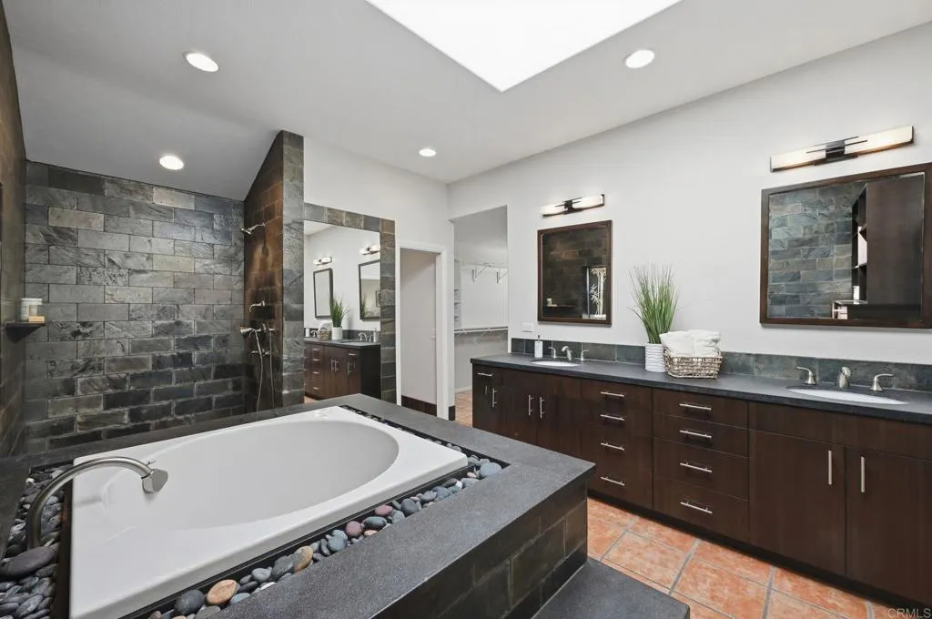 https://cdn.realtyfeed.com/cdn/127/307096657/855acbf7552a31d217e3581d8dc29b31.webp