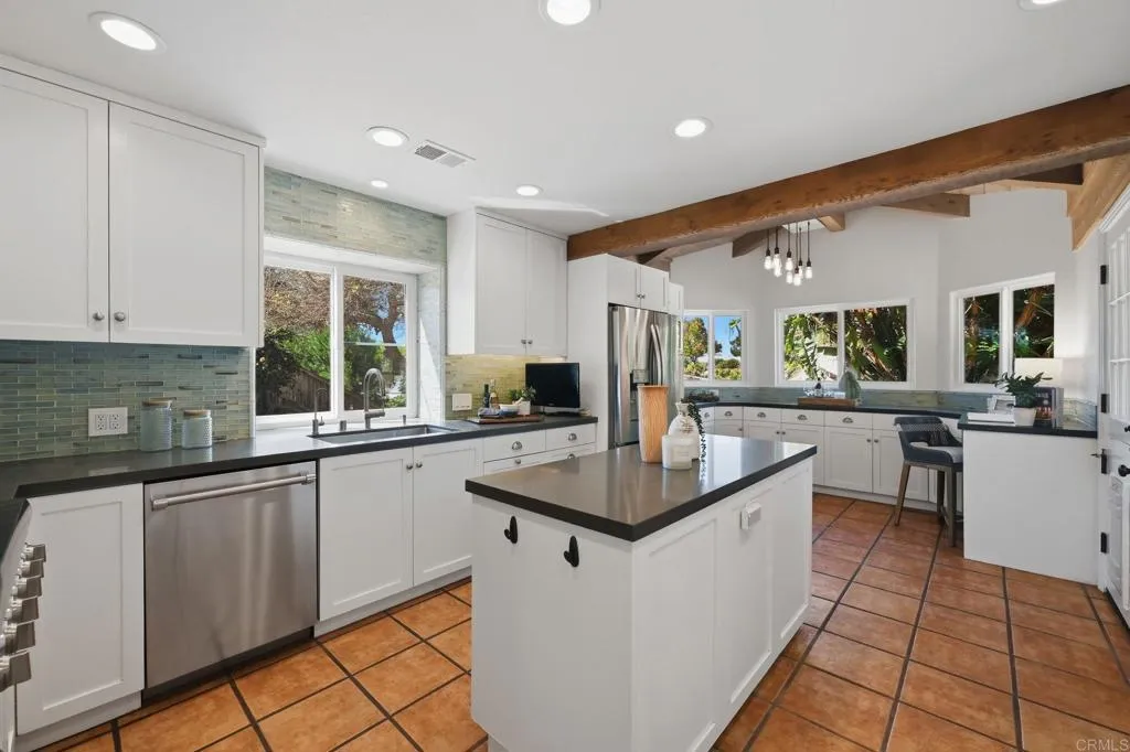 https://cdn.realtyfeed.com/cdn/127/307096657/8ab30d8372388fa5b30310eaad786b9c.webp