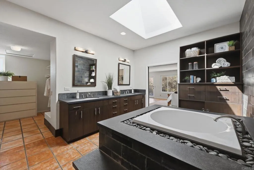 https://cdn.realtyfeed.com/cdn/127/307096657/ab0217312431e89942ea76d9f74f6e34.webp