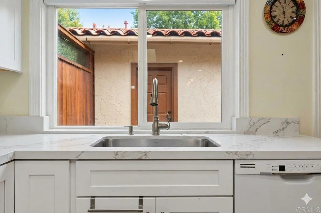 6525 Camino del Parque, Carlsbad, CA 92011