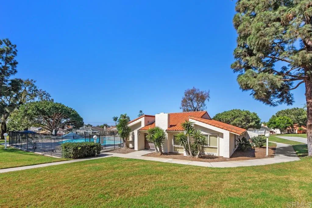6525 Camino del Parque, Carlsbad, CA 92011