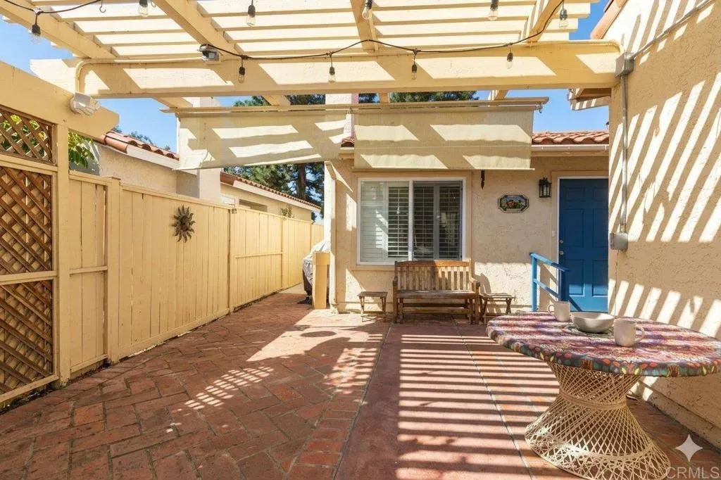 6525 Camino del Parque, Carlsbad, CA 92011