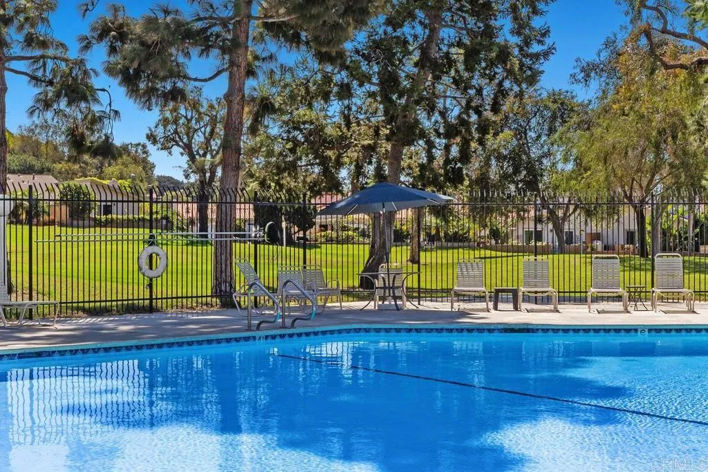 6525 Camino del Parque, Carlsbad, CA 92011