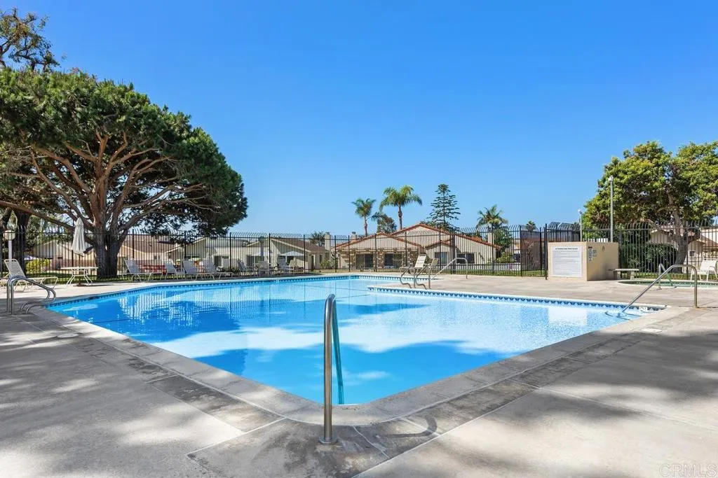 6525 Camino del Parque, Carlsbad, CA 92011