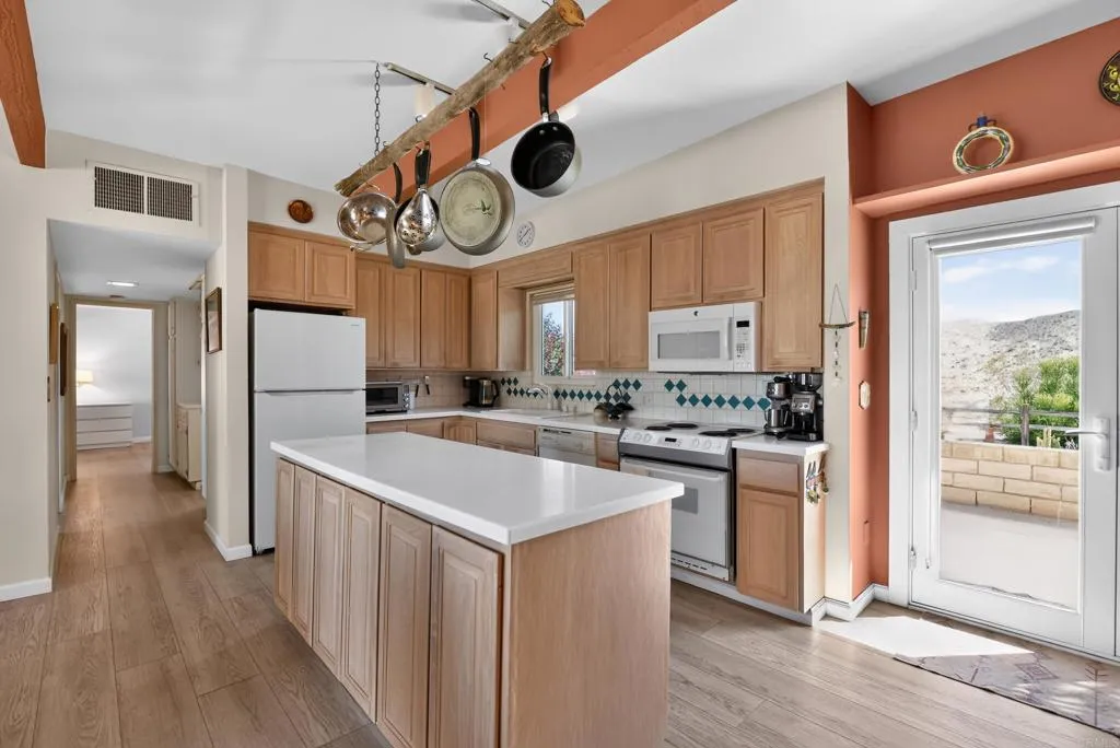 https://cdn.realtyfeed.com/cdn/127/307096869/1036d05d147b07a34ebf74d155483e80.webp