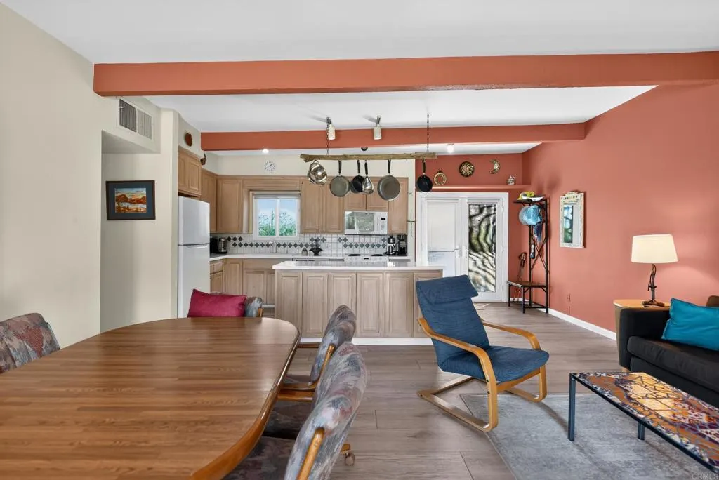 https://cdn.realtyfeed.com/cdn/127/307096869/9c1eea5251ff1905c822fa4d8ab5b764.webp