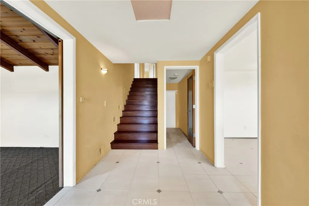 https://cdn.realtyfeed.com/cdn/127/307097027/1a8137c9ff72823318f5263729dd3aec.webp