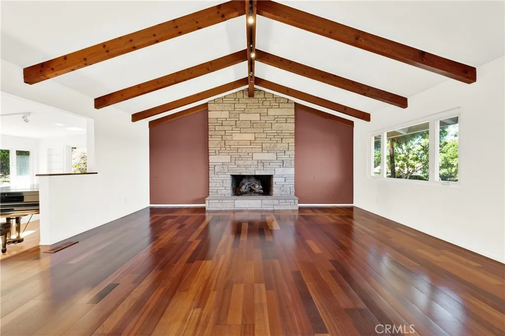 https://cdn.realtyfeed.com/cdn/127/307097027/5d8e7c561440e0e0d5437a2f8143fa06.webp