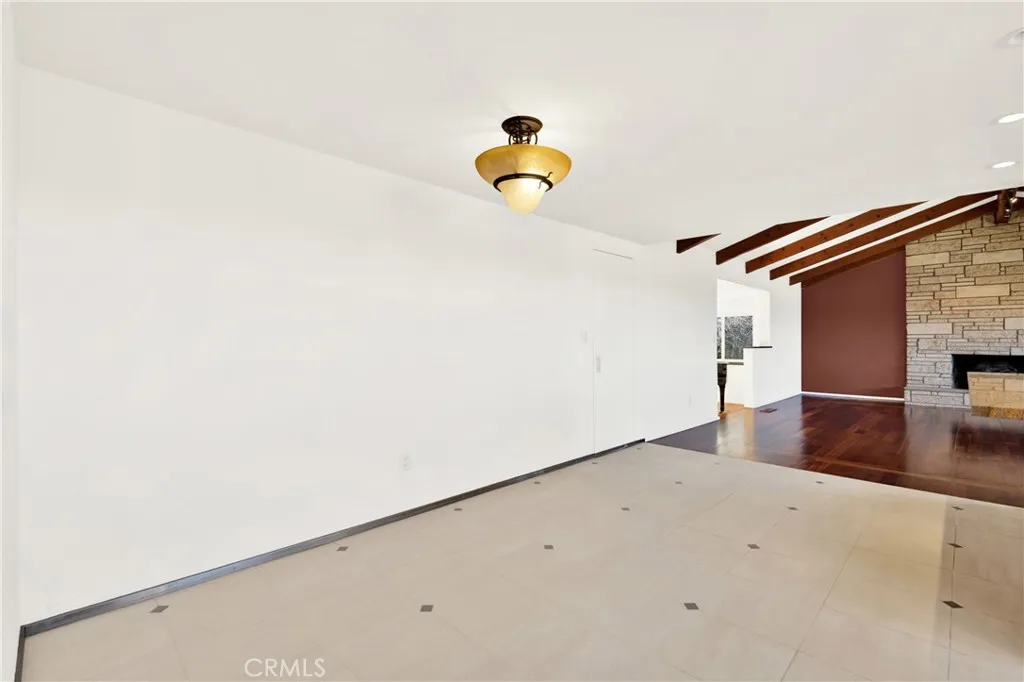 https://cdn.realtyfeed.com/cdn/127/307097027/735dafe44349c4827c74643deab09ec4.webp