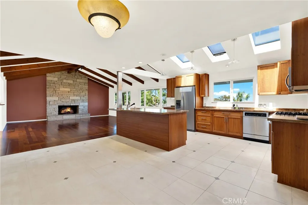 https://cdn.realtyfeed.com/cdn/127/307097027/83a73b62ece53edaf538bdcb22b6f229.webp