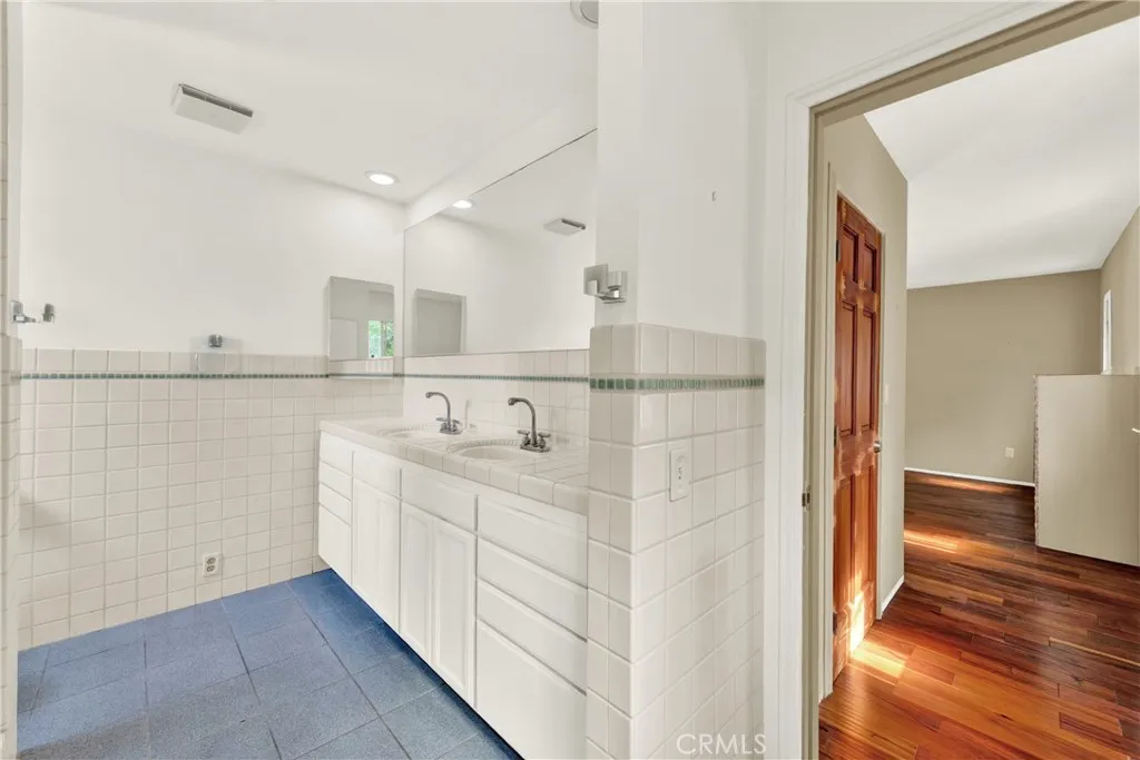 https://cdn.realtyfeed.com/cdn/127/307097027/86f64e20c9f7beb8d9b27c4ecdb34817.webp