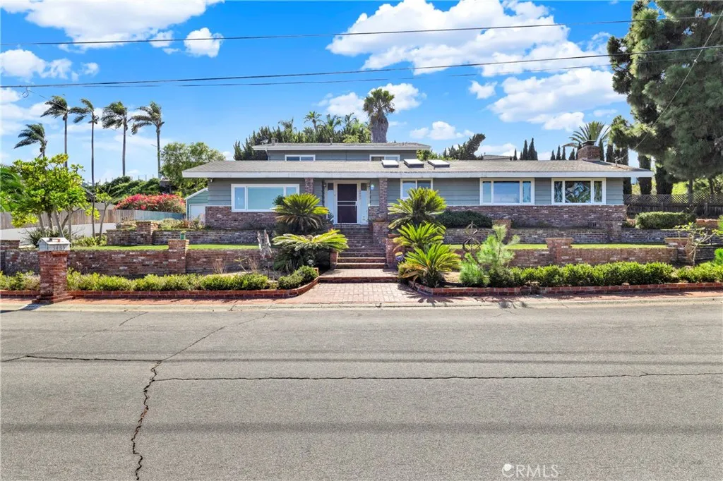 https://cdn.realtyfeed.com/cdn/127/307097027/f93f4e638bd0ca298cf6d2017d1c1c30.webp