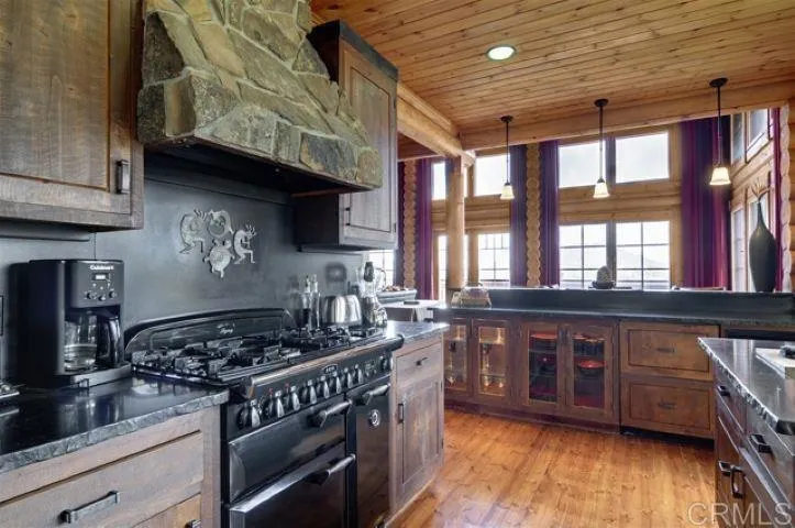 https://cdn.realtyfeed.com/cdn/127/307097030/f41018ed9cb7a6f17a34ea17b0ca290f.webp