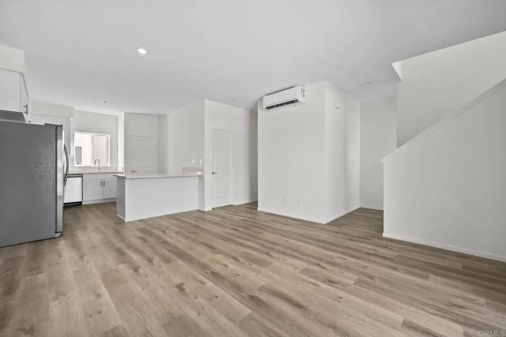 https://cdn.realtyfeed.com/cdn/127/307097051/53f980ebd6458c644673afd089c4a158.webp