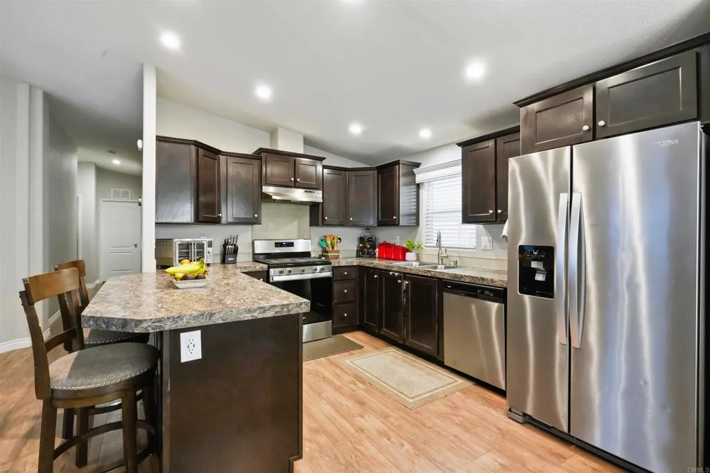 https://cdn.realtyfeed.com/cdn/127/307097082/99b49b8da2174da73ec64be038def272.webp