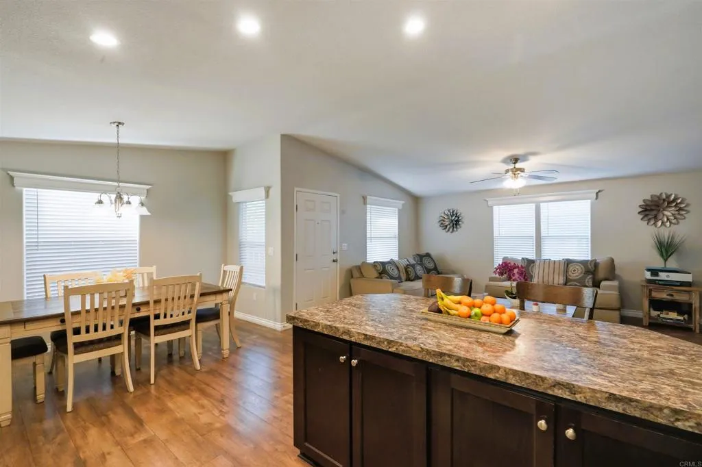 https://cdn.realtyfeed.com/cdn/127/307097082/dc00f81527dc256f3da1094180178ff1.webp