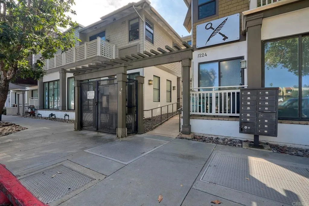 https://cdn.realtyfeed.com/cdn/127/307097147/19de1ac0dc94814f608f92c96bc5f1a1.webp