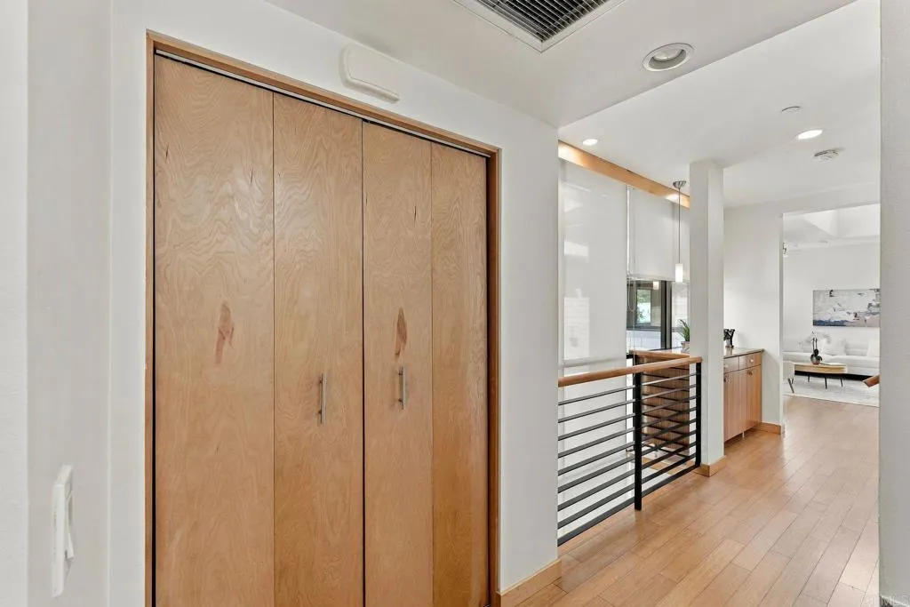 https://cdn.realtyfeed.com/cdn/127/307097147/45c46f1c389596d99b42f37e589941cf.webp