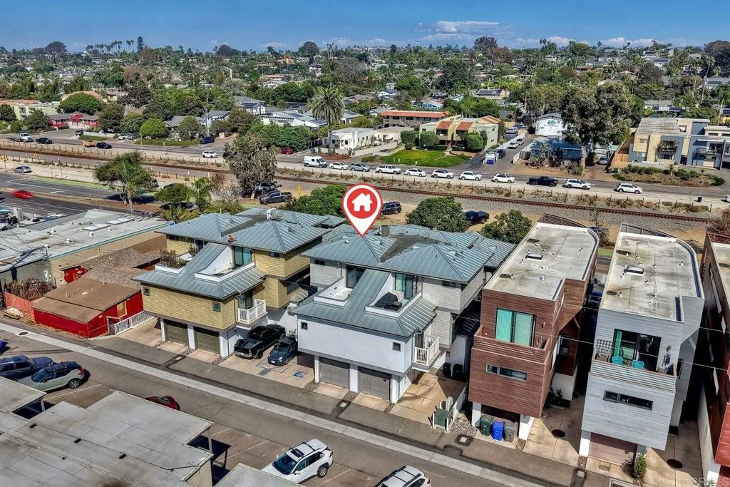 https://cdn.realtyfeed.com/cdn/127/307097147/c9c8ffbaf5eb1677b3475b1c76764e18.webp