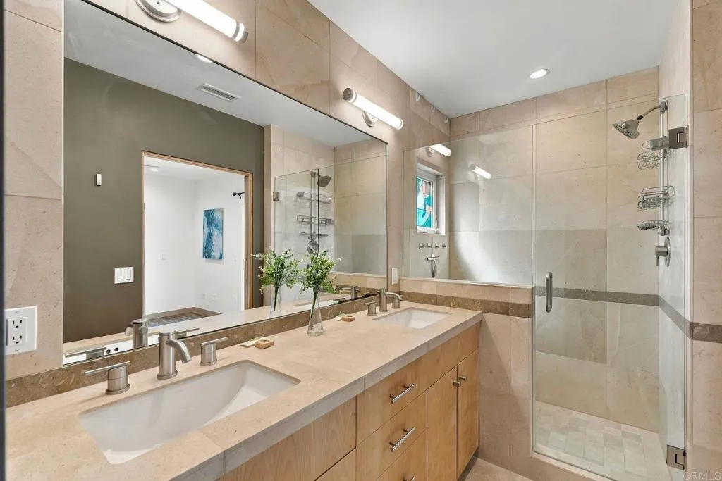 https://cdn.realtyfeed.com/cdn/127/307097147/dc58011698240fff83ca8db4336bac26.webp