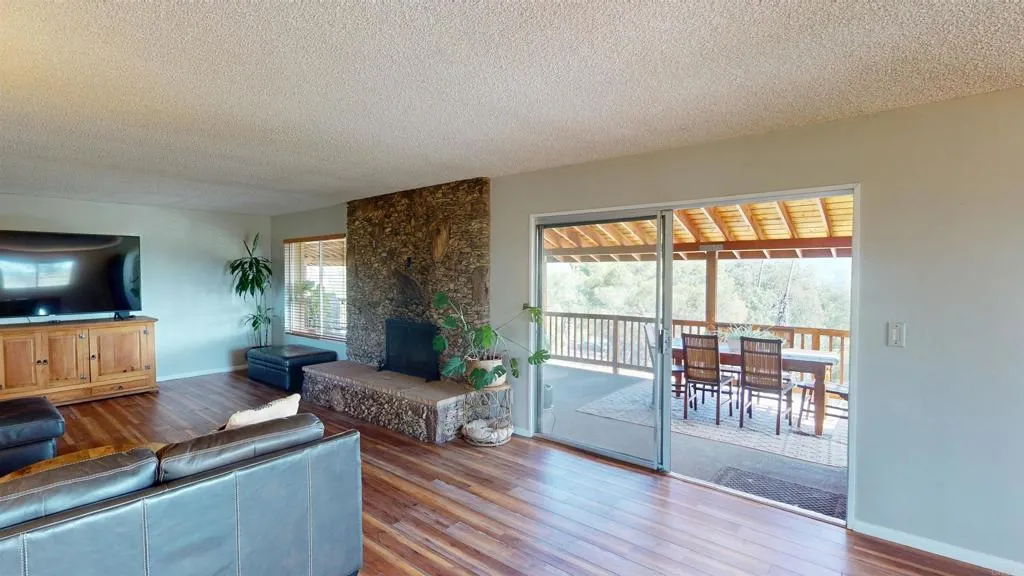 11249 Valle Vista Road, Lakeside, CA 92040 11249 Valle Vista Road, Lakeside, CA 92040