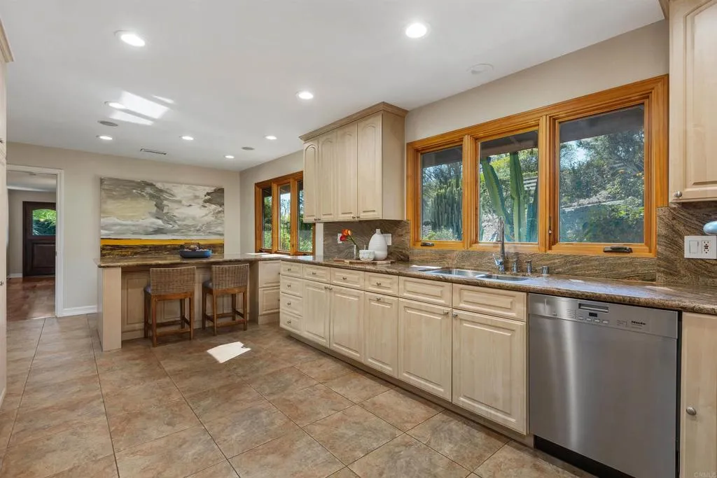 17543 Rancho del Rio, Rancho Santa Fe, CA 92067