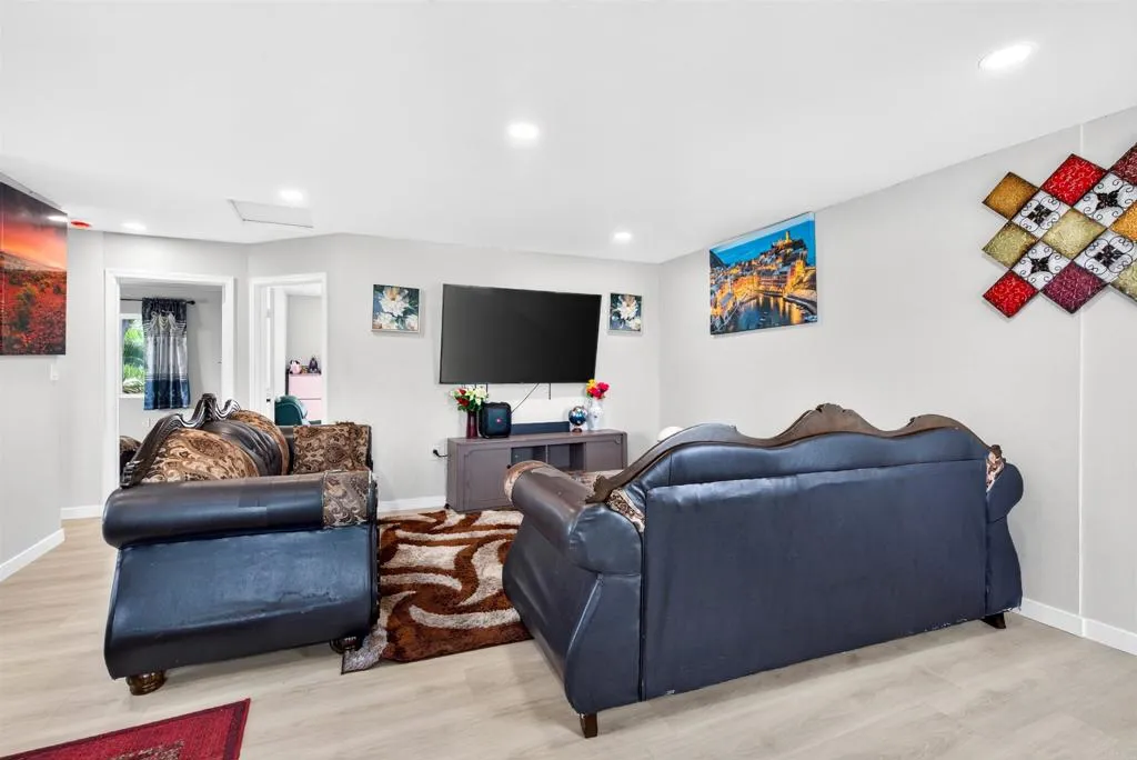 https://cdn.realtyfeed.com/cdn/127/307097475/23d74868fb409e4cd9ab4ea813def6b3.webp