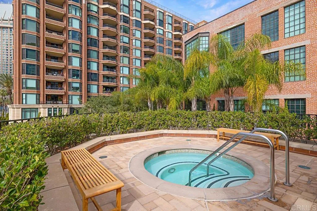 https://cdn.realtyfeed.com/cdn/127/307097530/2a376402e050a07a70a4752ddaa7f1e4.webp