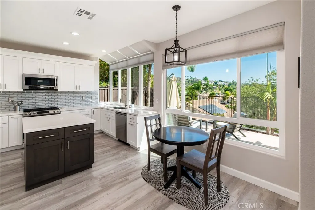https://cdn.realtyfeed.com/cdn/127/307097604/1f8acbba056f495522c8580b16d9140e.webp
