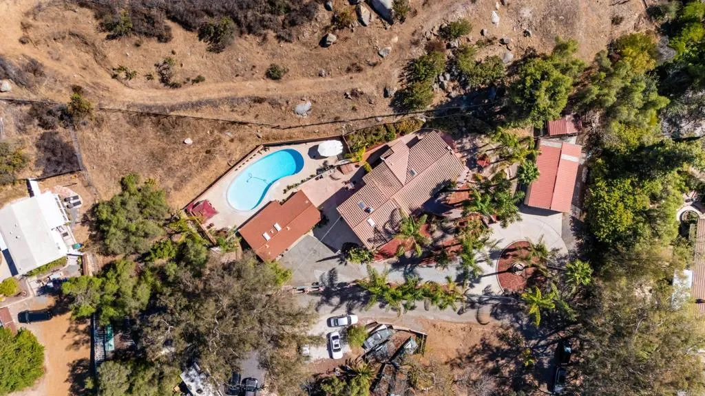 https://cdn.realtyfeed.com/cdn/127/307097633/490cc3e78f35402bef8313d51f463314.webp