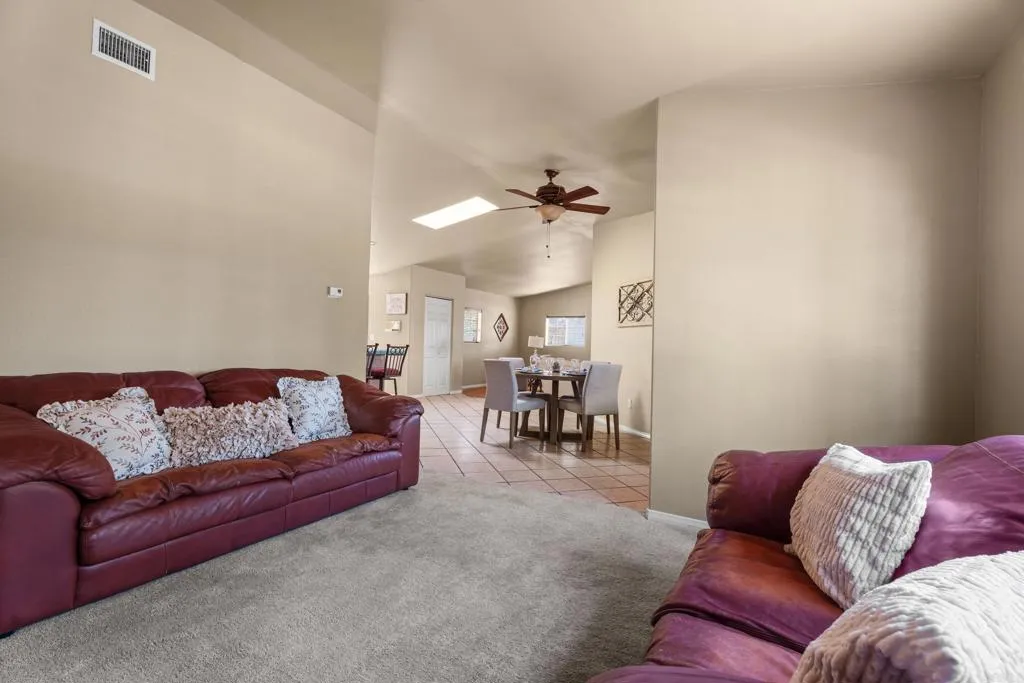 https://cdn.realtyfeed.com/cdn/127/307097633/96bab9834f840ec430c86db73592b85f.webp
