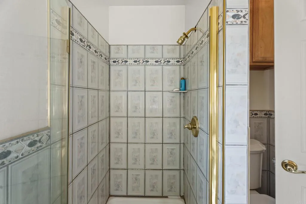 https://cdn.realtyfeed.com/cdn/127/307097633/aa5abac178864e9a12f489a94a41be85.webp