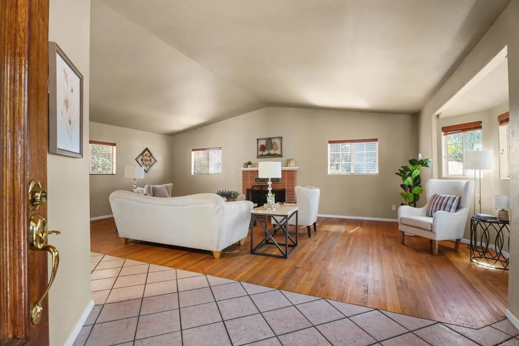 https://cdn.realtyfeed.com/cdn/127/307097633/c72ec5139cc32defa0ffe3c90cf7cc81.webp