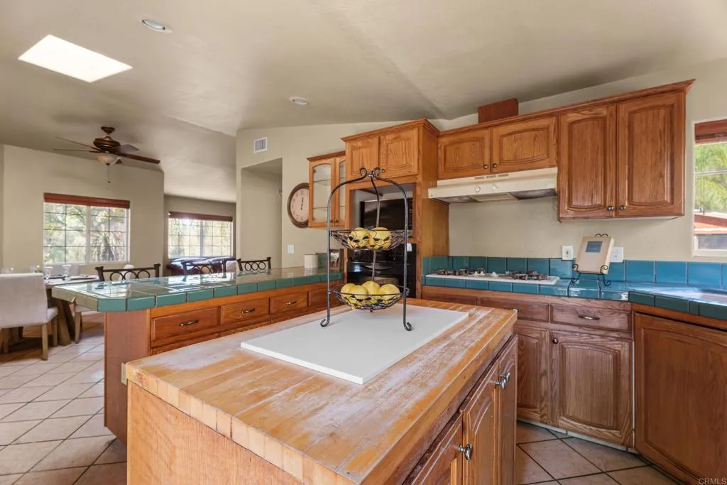 https://cdn.realtyfeed.com/cdn/127/307097633/f7c3634097da986905c688e5362b2b1c.webp