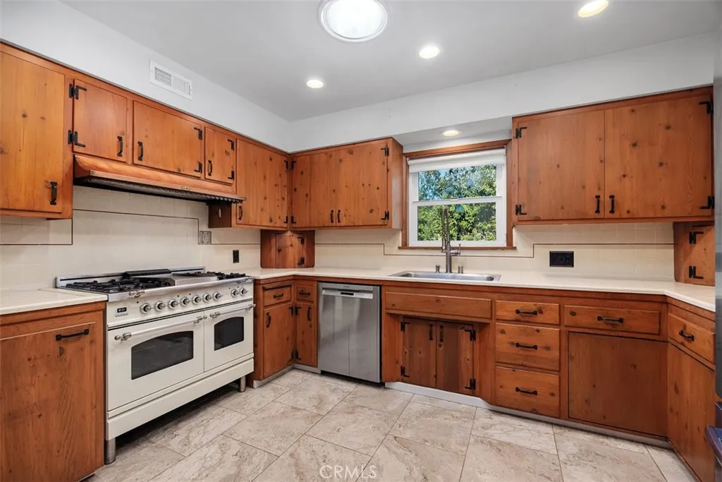 https://cdn.realtyfeed.com/cdn/127/307097720/46324c5727ef4141b86d6485a56770ec.webp