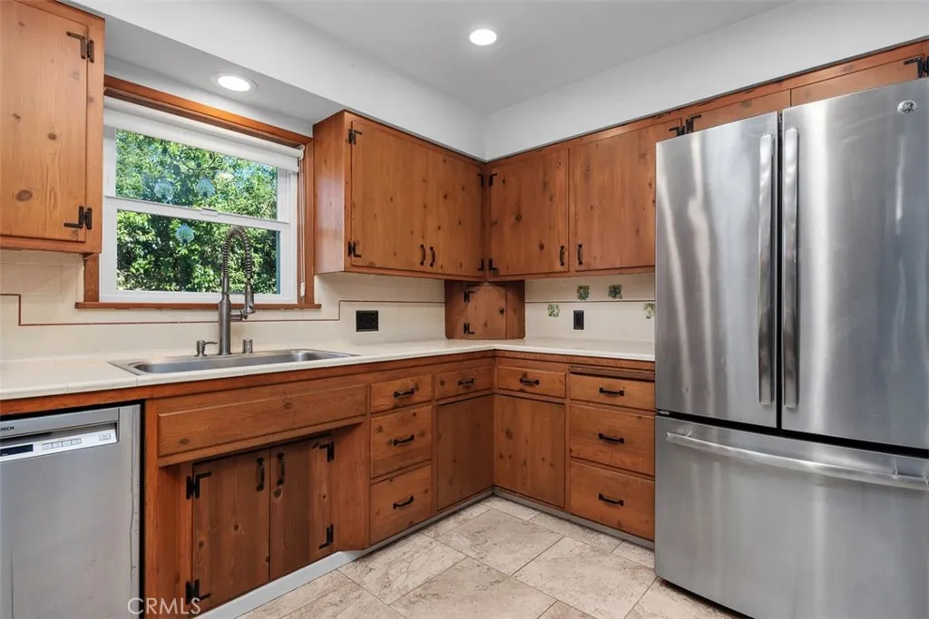 https://cdn.realtyfeed.com/cdn/127/307097720/56b977b036d5a8332c40e3e76bb34c39.webp