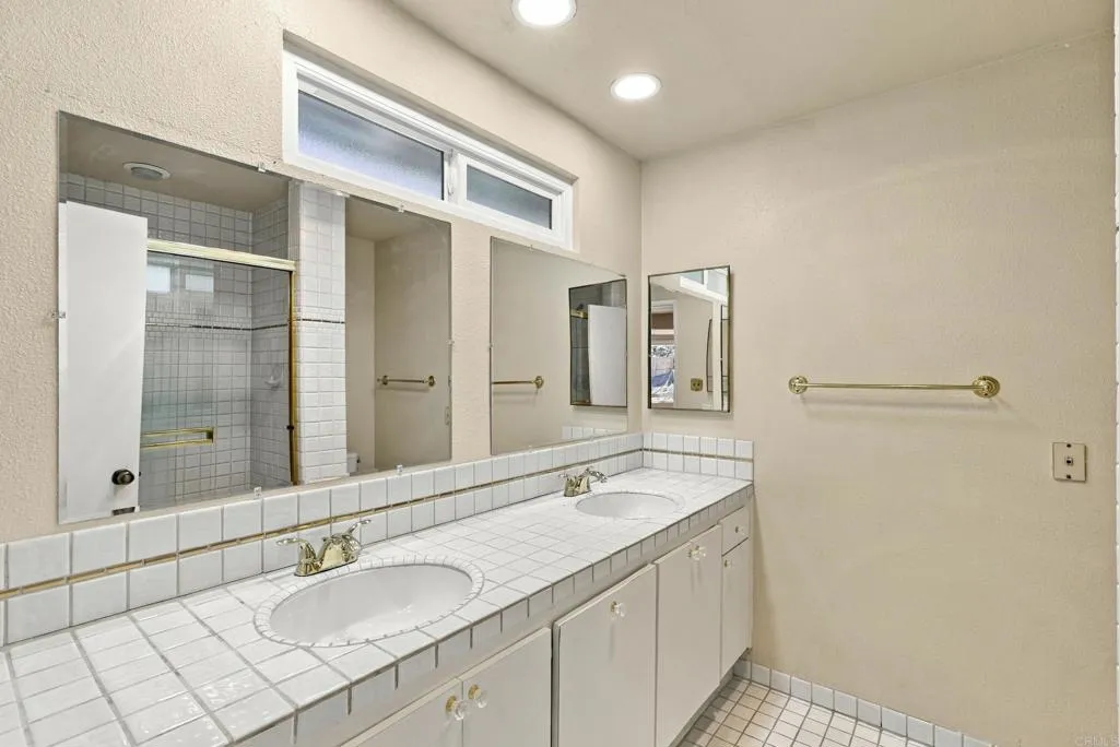 https://cdn.realtyfeed.com/cdn/127/307097827/032efeff08f48ae737b4505823a10cb5.webp