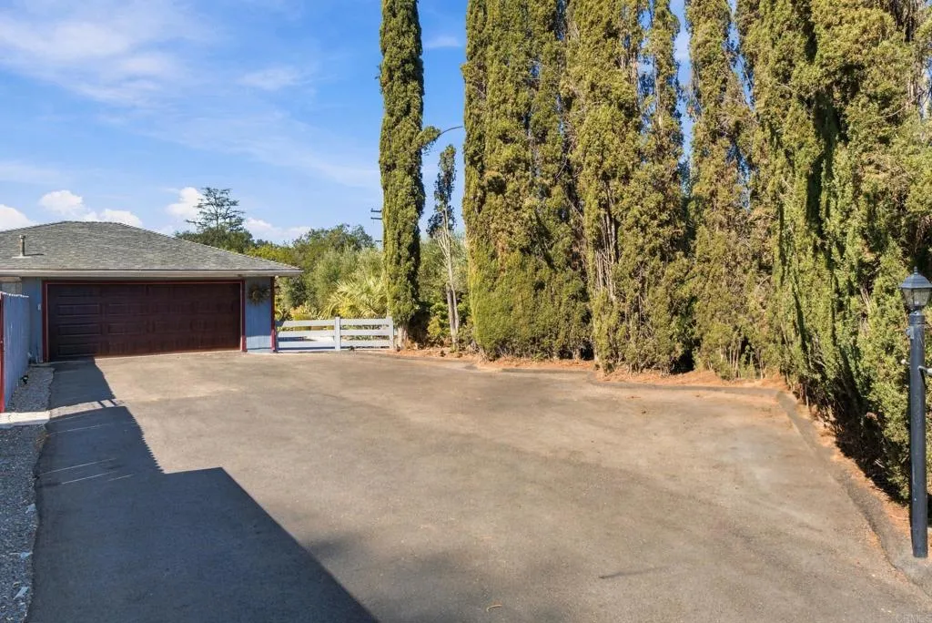 https://cdn.realtyfeed.com/cdn/127/307097827/59dc2351c4203a912cc7f8c1a319fc80.webp