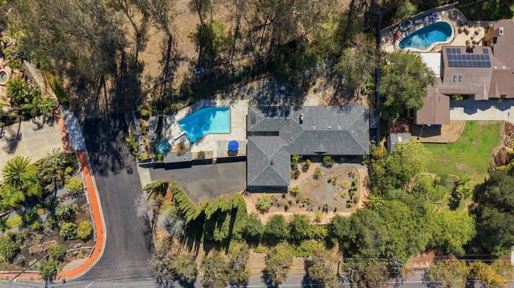 https://cdn.realtyfeed.com/cdn/127/307097827/7329e902bd64aca68fcd5b9e93c702c3.webp